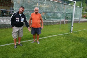 "So gut war unser Platz schon lange nicht mehr", hörte ich von vielen Spielen. Auch das Gelände um den Platz ist bestens gepflegt. Lieber Hermann, lieber Thomas, ich danke euch für euren Einsatz!