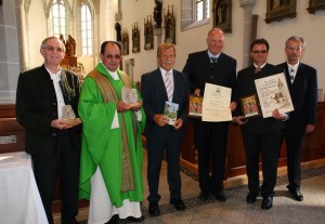 Unser Pfarrer bedankte sich bei allen Helfern und hob besonders die Verdienste unseres Vizebürgermeisters Hans Strohmayer hervor, der für dieses Projekt verantwortlich war. Dafür bekam er den Hippolytorden der Diözese. Lieber Hans, ich gratuliere dir herzlich!