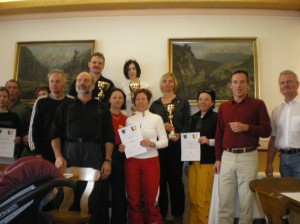 Gratulation zu den Topplatzierungen: Jeweils den 3. Platz in ihren Altersklassen. Elisabeth wurde Snowboardlandesmeisterin. In der Mannschaftswertung holten sie Bronze!