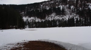 Der Obersee liegt unter einer Schneedecke