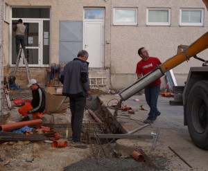 Hochbetrieb im Schulhof