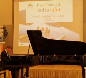 Raphael Losbichler verzauberte die Gäste mit seinem wunderbaren Klavierspiel