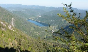 Blick vom Weißen Mäuerl auf den See