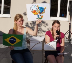 Vroni und Lena Schnabel stellten in ihrer gekonnten Moderation immer wieder Bezüge zur bevorstehenden Fußball-WM in Brasilien her!