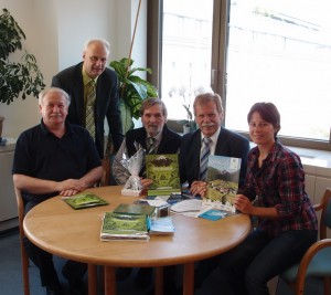 Lieber Ewald, danke für die Einladung. Wir - Peter Haslacher (ÖAV), Dr. Ewald Galle Lebensministerium), Ing, Ladislav Jirasko, und Christina Schwann freuen uns auf gute Zusammenarbeit!