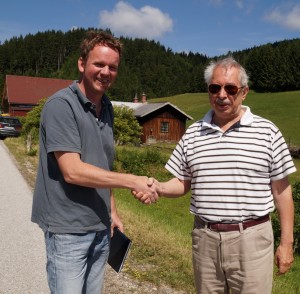 Besser als jeder Vertrrag - ein Handschlag besiegelt die Vereinbarungen. Danke für eure Kompromissbereitschaft!t