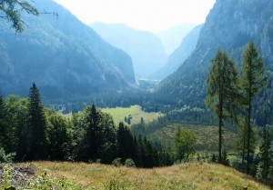 Nach ziemlich langem Abstieg durch das Bärental ist die alte Heimat Rotmoos/Weichselboden   in Sicht