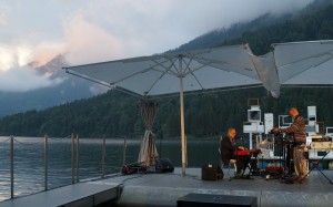 Die "Tulpenfresser" Achim Roedelius und Christian Ludwig Attersee spielen und singen!