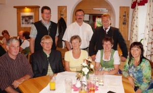 Bürgermeister Leopold Latschbacher mit einigen funktionären, die als Begleiter bzw. als Chauffeure tätig waren.