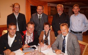 Herzlich willkommen in unserer Runde: Wolfgang Pöchhacker (links hinten) , der neue Bgm. von Steinakirchen und Anton Haidler (rechts hinten) neuer Gemeinderat in Göstling. Ich wünsche euch viel Erfolg!