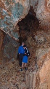 Beim Abstieg machten wir einen Abstecher in eine der zahlreichen Höhlen des Scheiblingsteinmassives