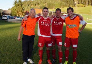 Trainer, Kapitän und Obmann mit dem Torschützen Simon Roseneder - gratuliere zum guten, kampfbetonten Spiel und danke für den spannenden Sportnachmittag!