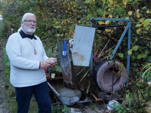 Die selbstgebaute, umweltfreundliche Schleifmaschine läuft Tag ung Nacht