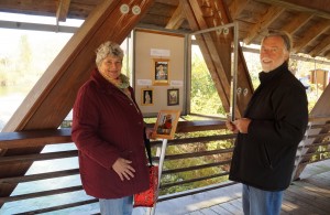 Maria und Hans Sieberer bei der Ausstellungsvorbereitung - Danke für euer Engagement.