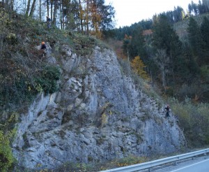 Gefährliche Arbeit an den Felsen