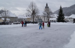 Eislaufen im Ortszentrum - Herzlichen Dank den FCL-Eismachern! 