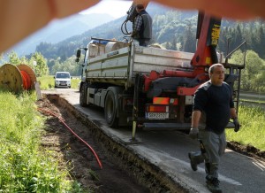 Verlegung eines Leerrohres für Glasfaser auf der Strecke zwischen Lunz und Opponitz - dort gibt es einen Anschluss an ein bestehendes Netz.