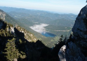 Typischer Herbstnebel über dem See