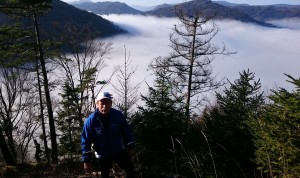 Blick vom Rehberg über das noch im Nebel verborgene Lunz